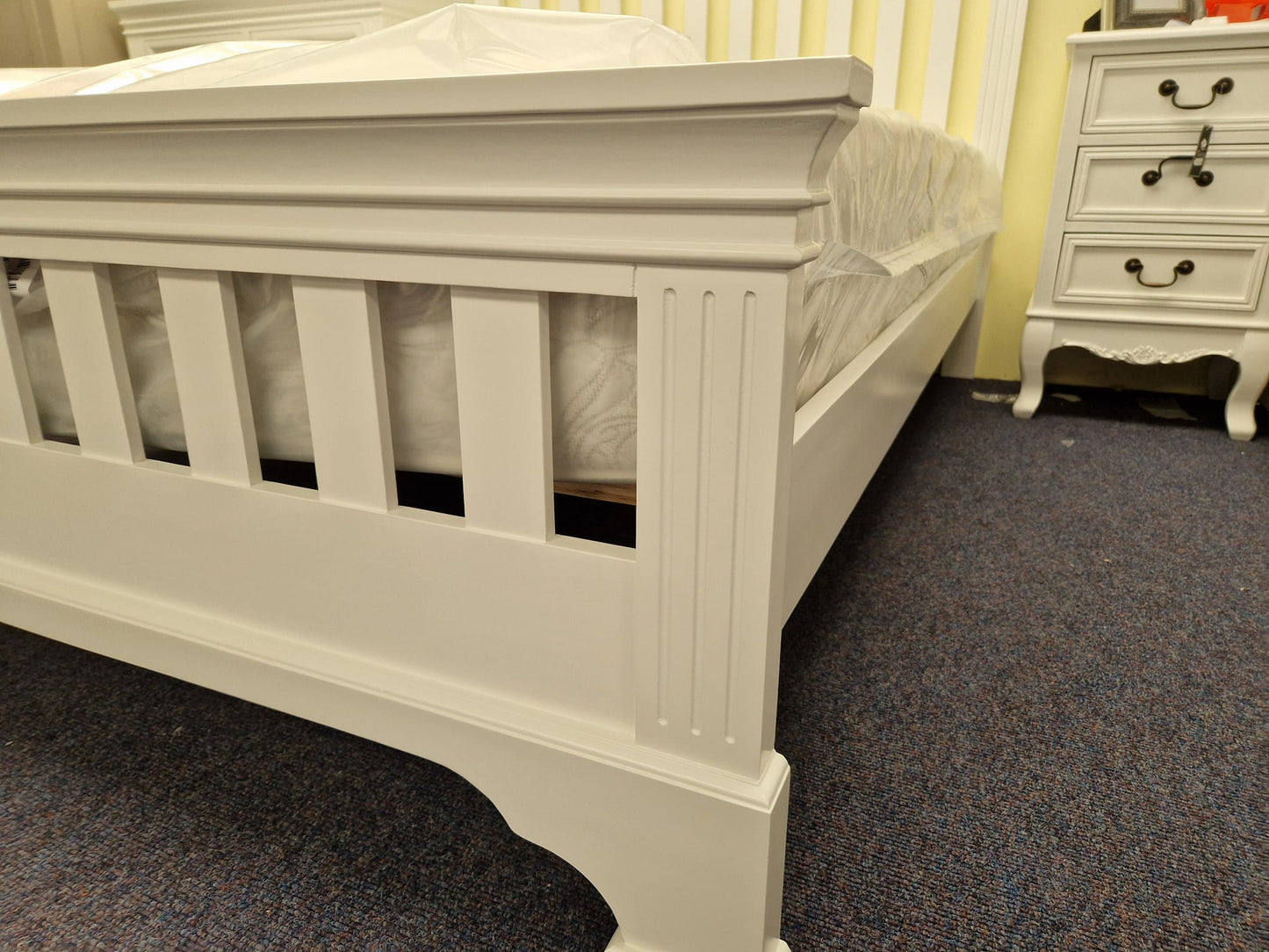 Adouer Wood "Classic White Solid Sheesham Wooden Bed Frame with Slatted Headboard and Footboard"