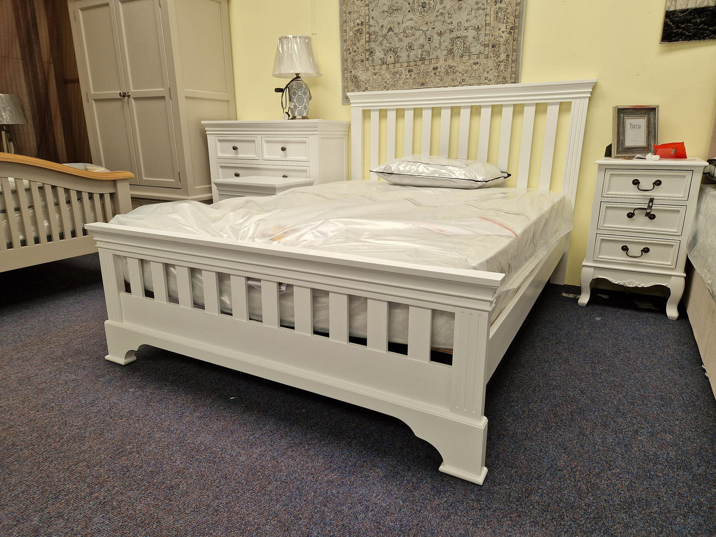 Adouer Wood "Classic White Solid Sheesham Wooden Bed Frame with Slatted Headboard and Footboard"